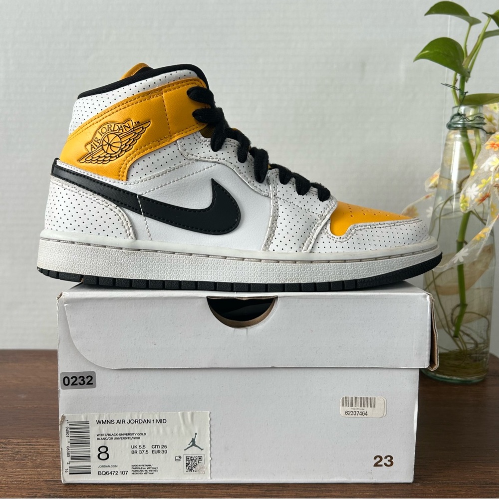 Air Jordan 1 Mid University Gold Women's 8